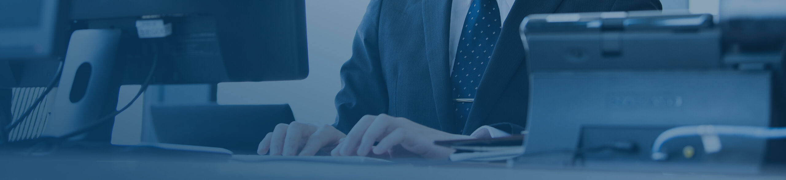 問い合わせる様子